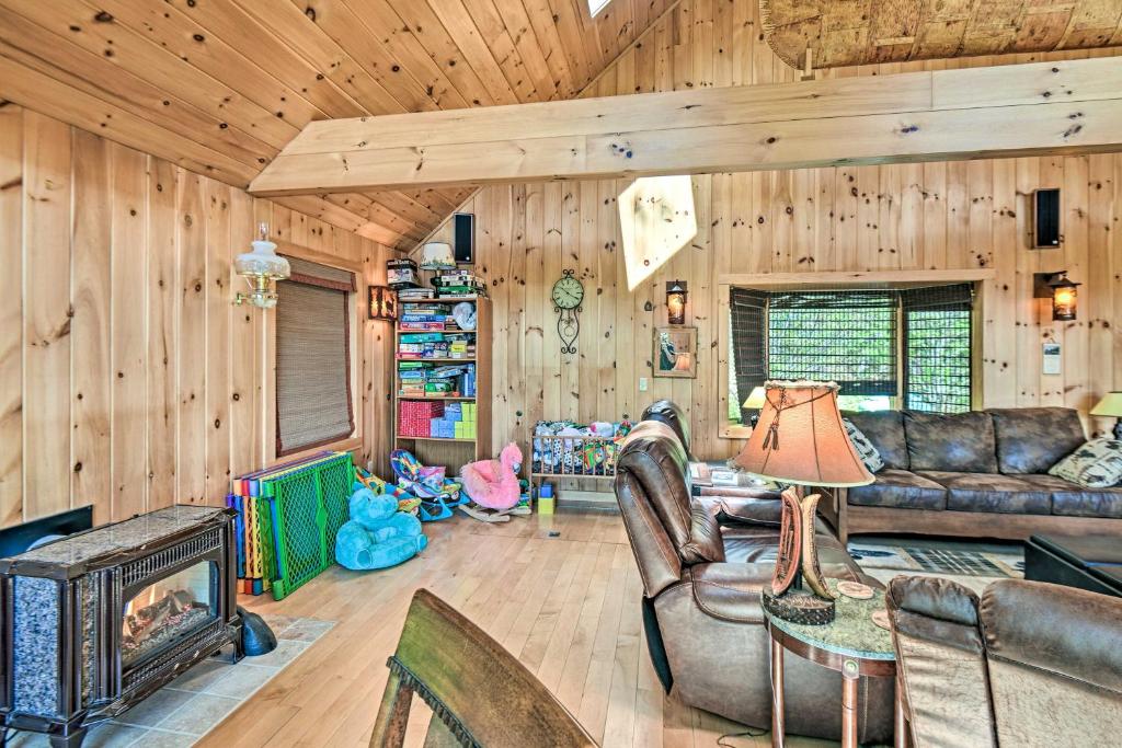 Serene Lakefront Cabin with Fire Pit and Kayaks! in Sanbornville, New